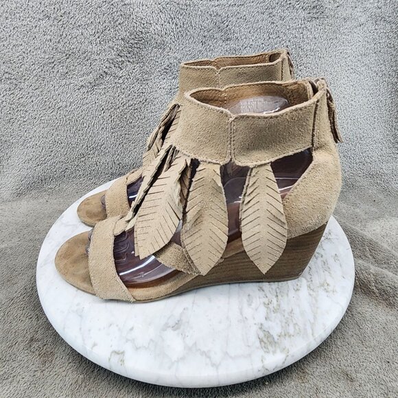 Yellowbox Shoes Womens Size 7 Feather Tan Suede Open-Toe Wedge Sandals *GUC* - Picture 1 of 13